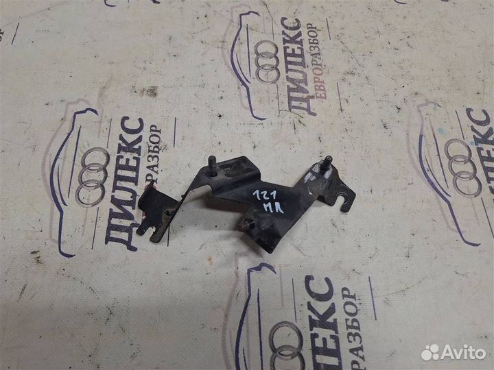 Кронштейн (сопут. товар) Audi Q7 2005