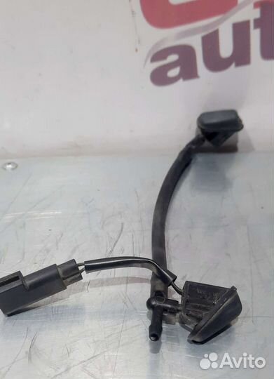 Форсунка омывателя лобового стекла Форд Фокус 3