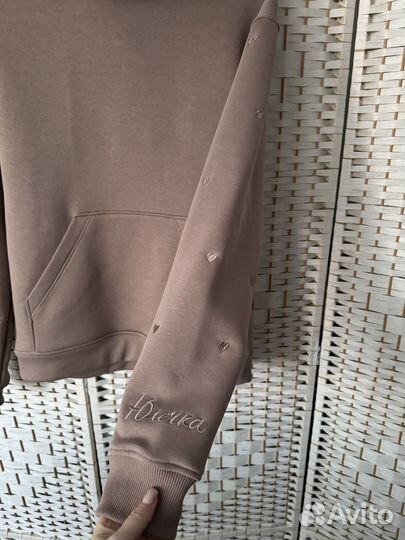 Худи с индивидуальной вышивкой