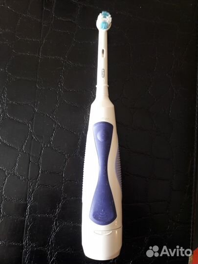 Электрическая зубная щётка Braun 4739