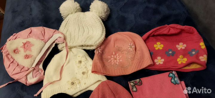 Шапочки на девочку на 2-4 года, цена за все