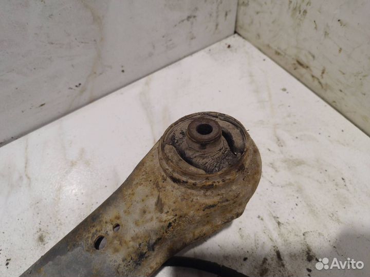 Кулак задний левый Mitsubishi Space Star DG1A 2000