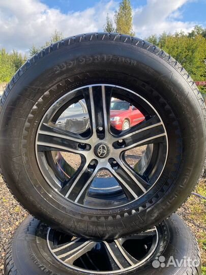 Летние колеса Nokian R-17 на Toyota Land Cruiser