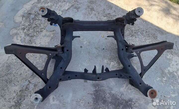 Подрамник задний фольксваген туарег1