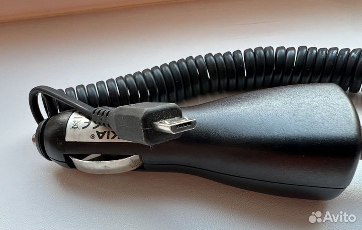 Автомобильное зарядное устройство Nokia