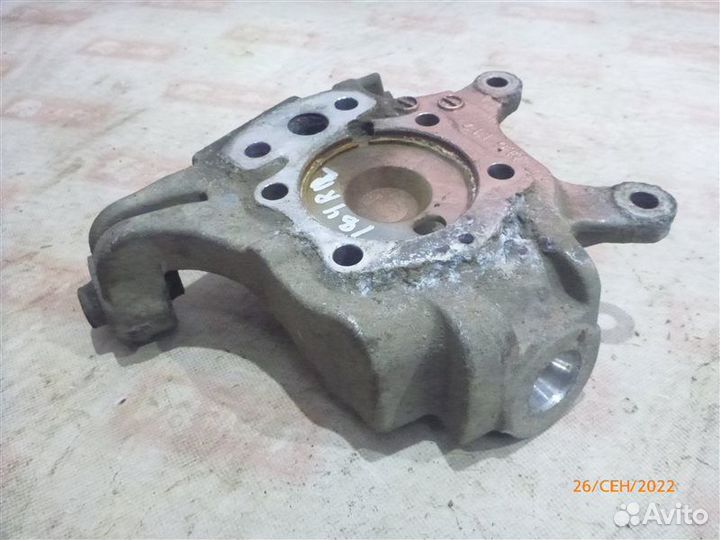 Кулак поворотный задний левый Nissan Teana J31