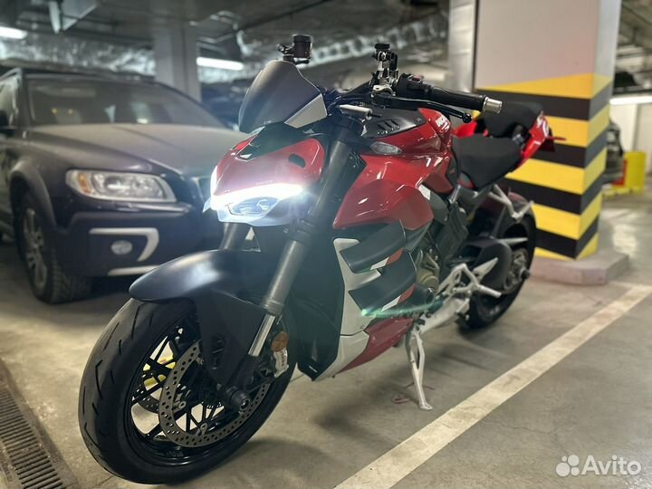 Ducati streetfighter v4