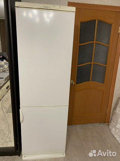 Холодильник Snaige.Двухкамерный