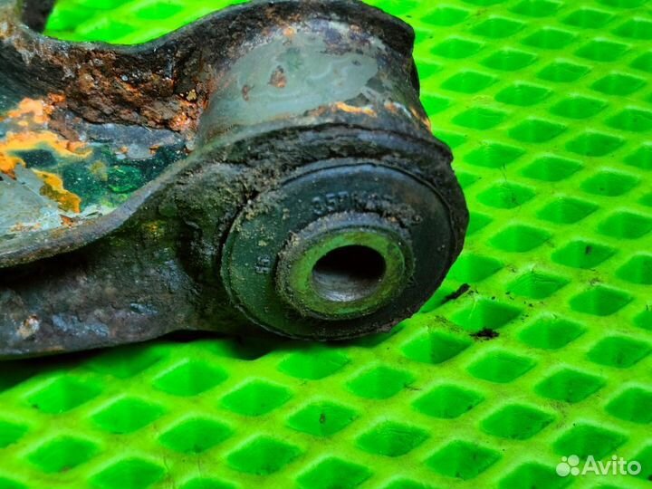 Рычаг правый Golf 3 гольф 3 Vento Венто