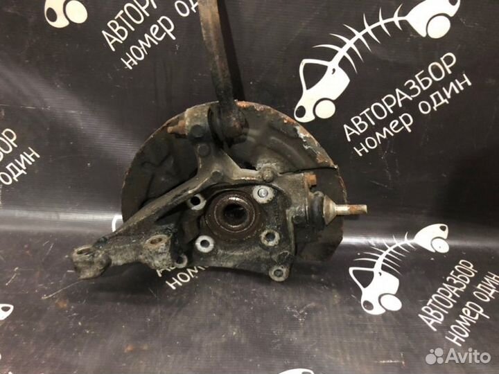 Кулак поворотный передний правый Volvo S60 2.5L