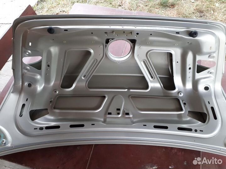 Крышка багажника vw passat B6