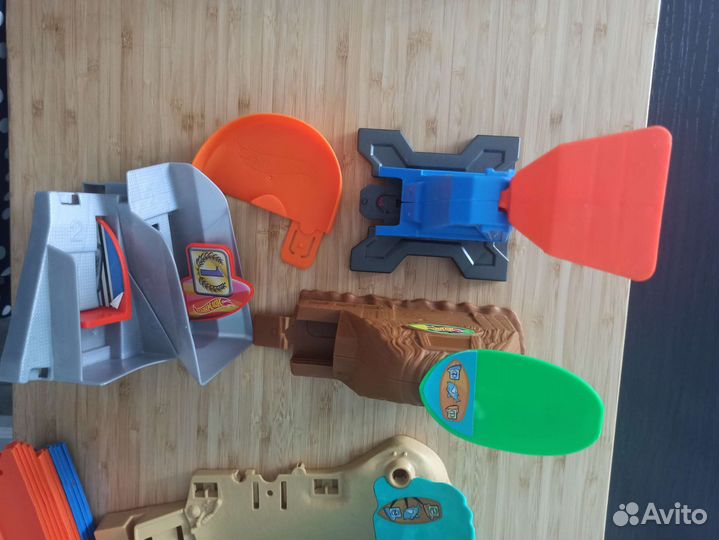 Hot wheels Схватка с акулой и track builder