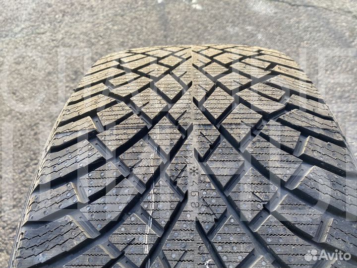 Nokian Tyres Hakkapeliitta R5 215/55 R17 98R