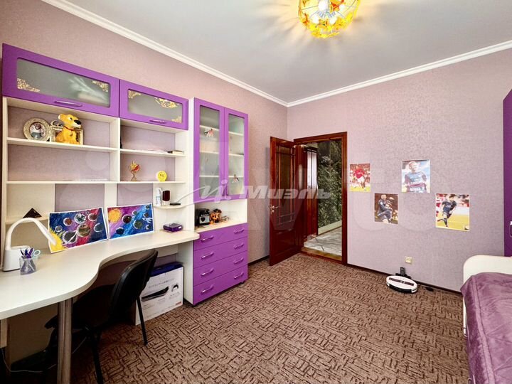 Дом 542,5 м² на участке 12 сот.