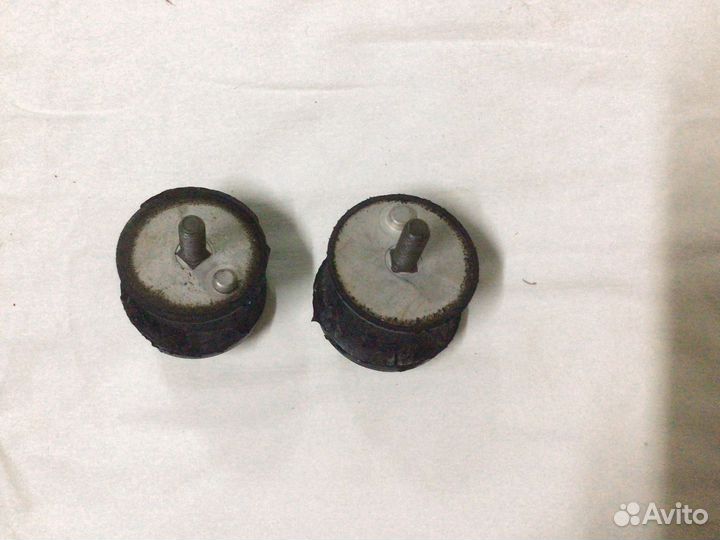 Подушка коробки правая BMW 3 Е-30 Е-36 Е-46 новая