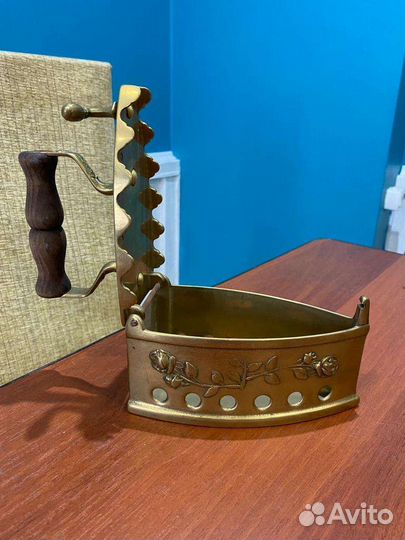 Старинные угольные утюги