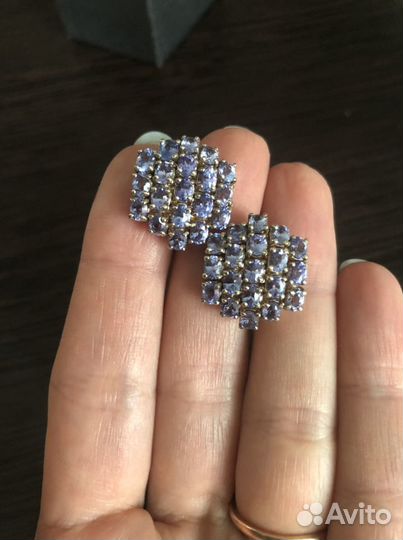 Золотые серьги с танзанитами 38 камней