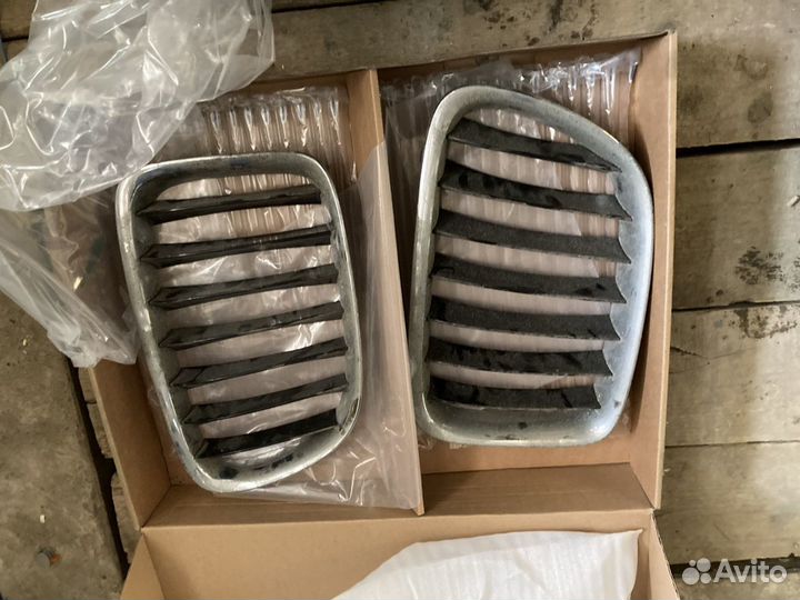 Решетка радиатора Ноздри bmw x1 e84 оригинал