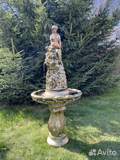 Фонтан девушка с кувшином из бетона ручной работы