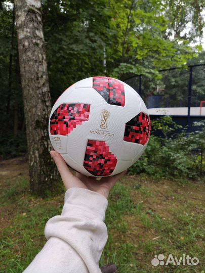 Футбольный мяч adidas telstar