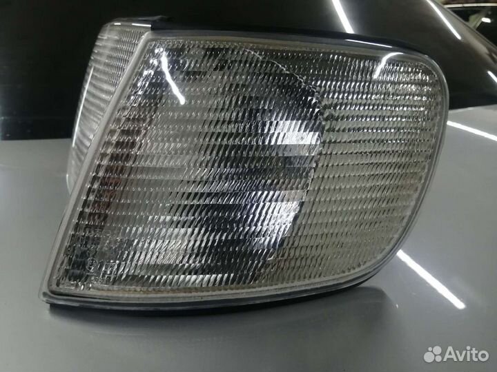 Поворотники передние Ауди 100 С4 / 100 45 Белые