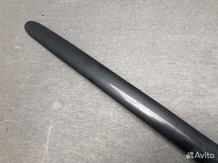 Молдинг двери передний левый Mazda 323 BA Z5DE