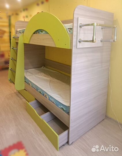 Двухъярусная кровать бу с матрасами