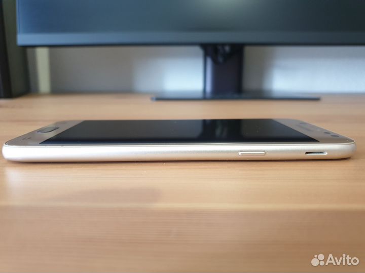 Смартфон Samsung Galaxy J5 2017 (SM-J530F)