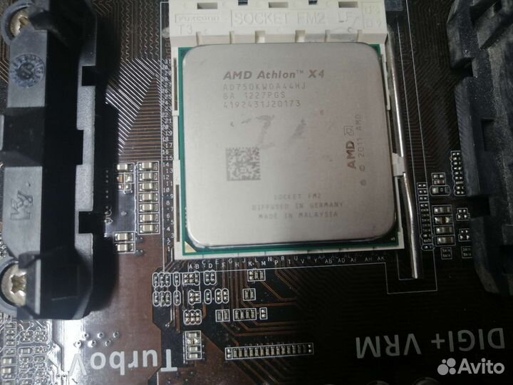 Материнская плата с процессором и памятью