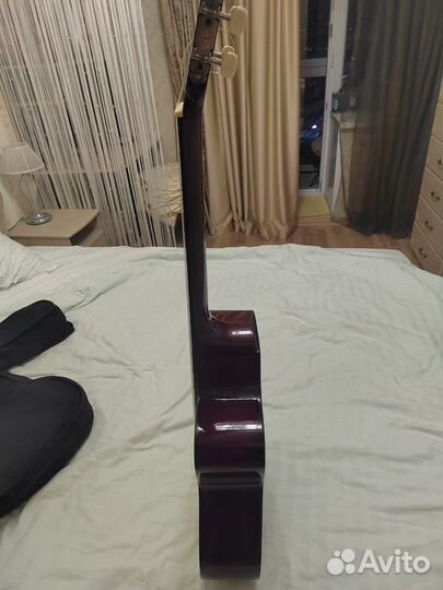 Акустическая гитара