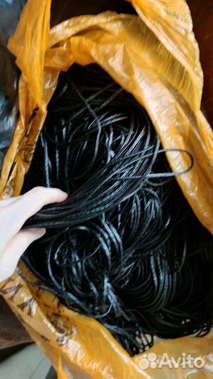 Тесьма из кожзама, нити