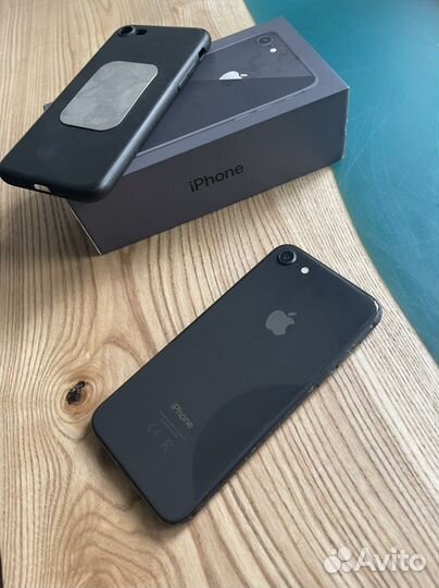 Телефон iPhone 8
