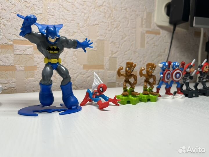 Коллекционные игрушки киндер Marvel