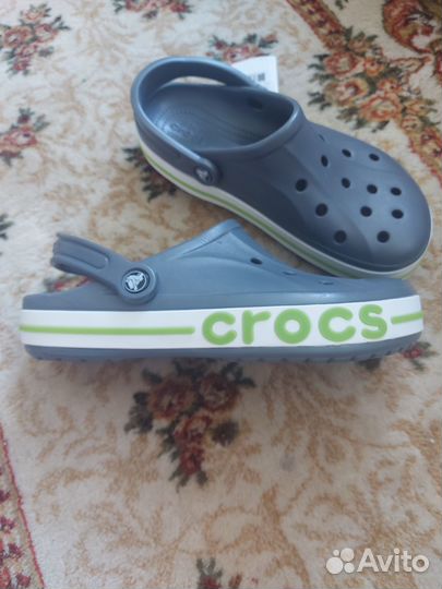 Сабо Crocs salah crog