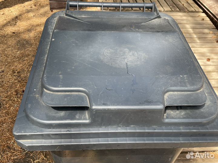 Мусорный контейнер