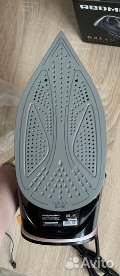 Утюг redmond Stream iron RI-C291