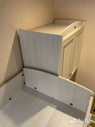 Мебель в детскую комнату бу (кровать, стол)