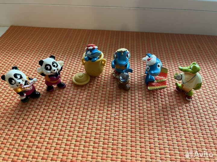 Акулы, пандочки, смурфы, крокодил из киндеров 90-х