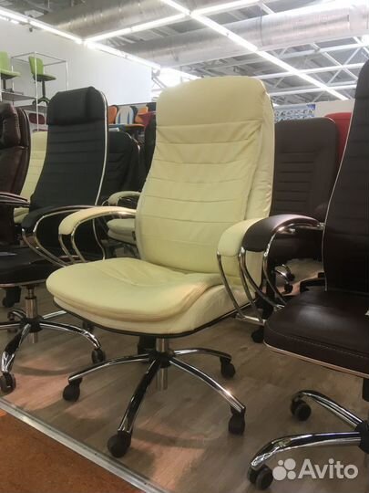 Кресло руководителя LUX