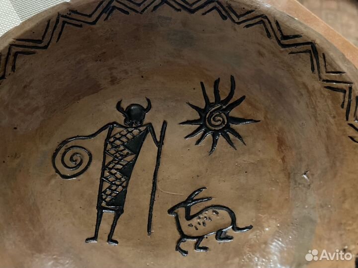 Тарелка с узором керамика