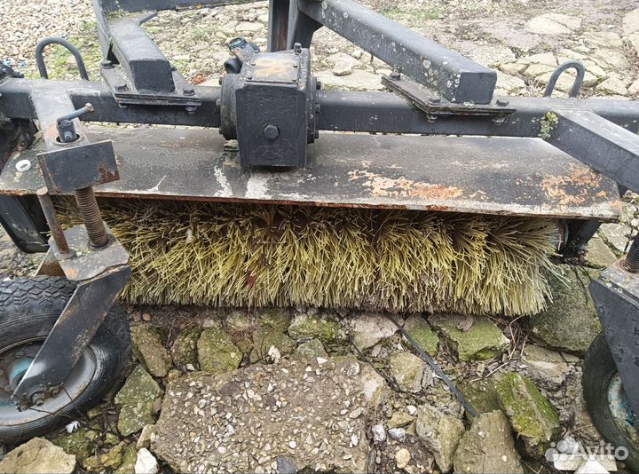 Щетка коммунальная