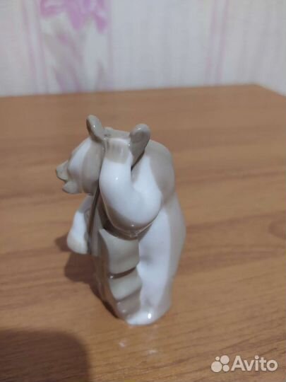 Медведь с контрабасом из квартета