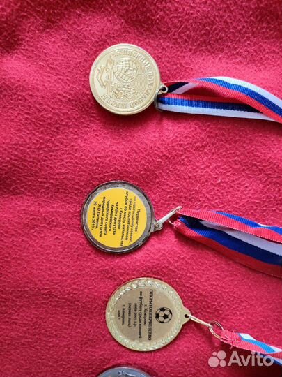 Медали 1 и 2 место