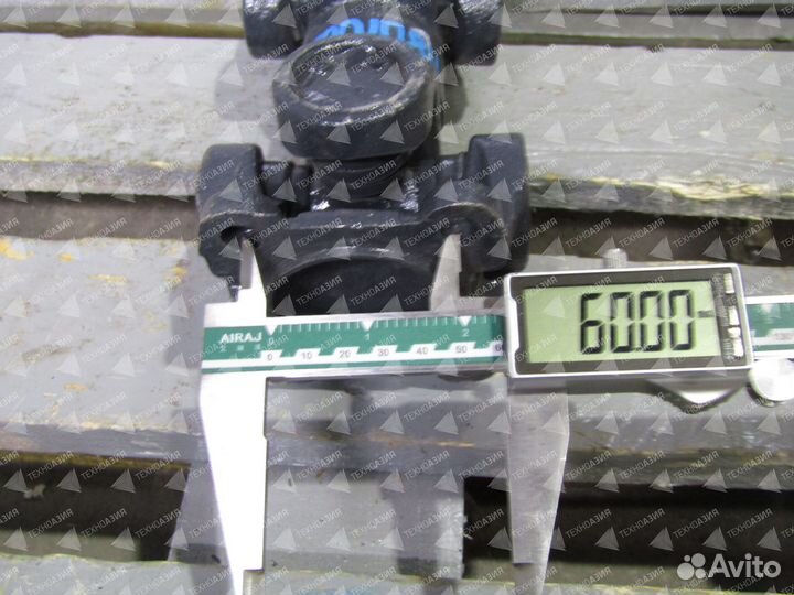 Карданный вал (L-210мм, 4 отв., 60х70мм) ZL920/930