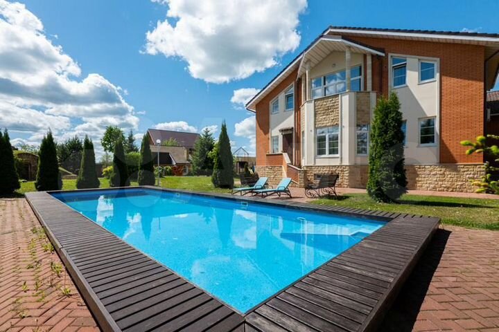 Коттедж 650 м² на участке 50 сот.