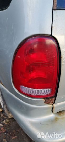 Фонарь задний правый левый Dodge Caravan 3