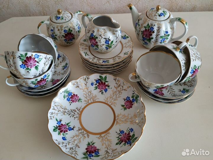 Фарфоровый чайный сервиз