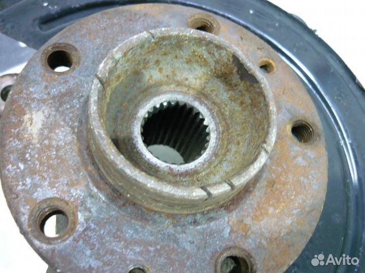 Поворотный кулак передний левый Renault Duster 1