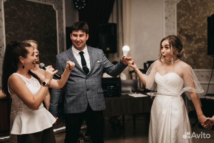 Ведущая (тамада)