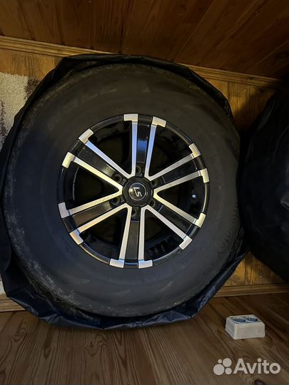 Продам комплект литья с резиной,265/70/R17